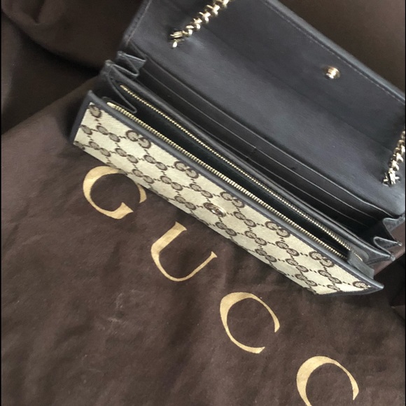Gucci clutch and wristlet wallet with gold chain - Picture 8 of 8